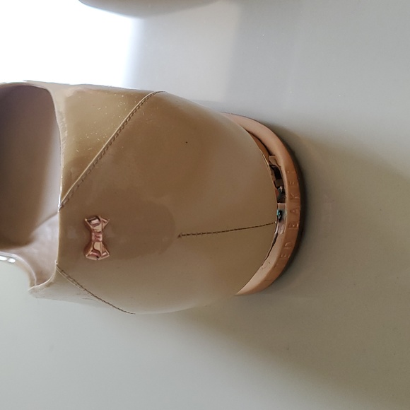 Ted Baker Izlar II Nude Patent Leather Pointy Flats, Womens size 38, US 7.5 - Picture 4 of 4